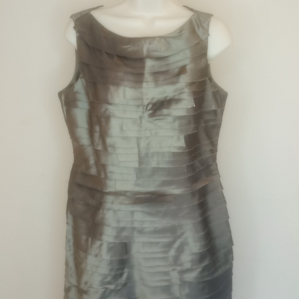 Elegant Sleeveless Dress in Metallic Gray London Time Petite 12P - Picture 2 of 10